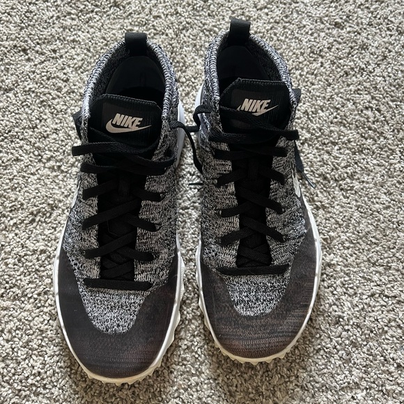 Women’s Nike Golf Shoes - Picture 3 of 3